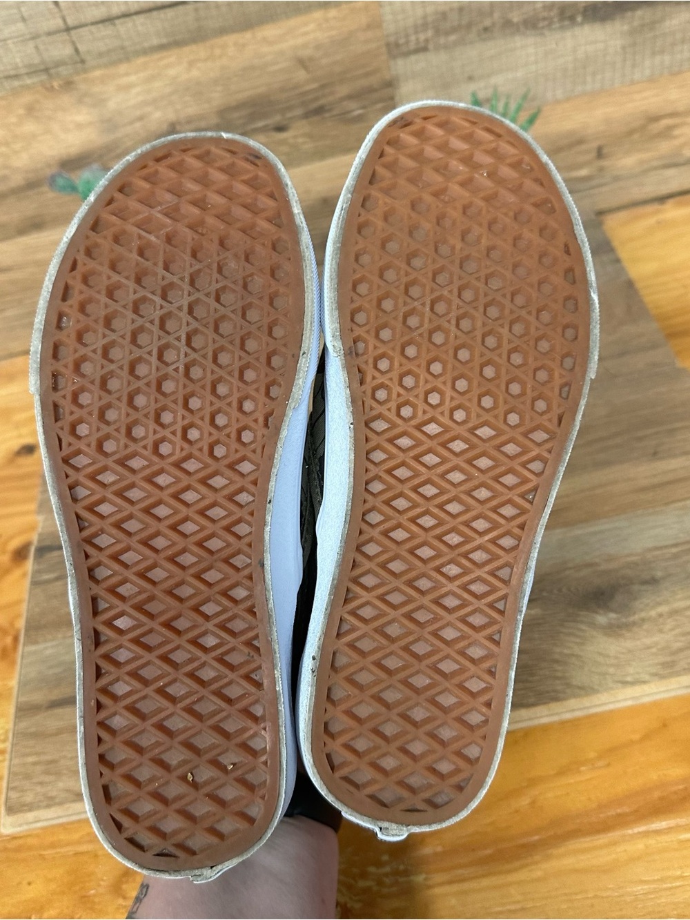 Vans women’s green skull print slip ons size 8.5 - Picture 6 of 8